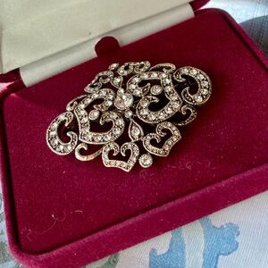 Vintage Jacqueline Bouvier Kennedy Rhinestone Filagree Brooch COA New